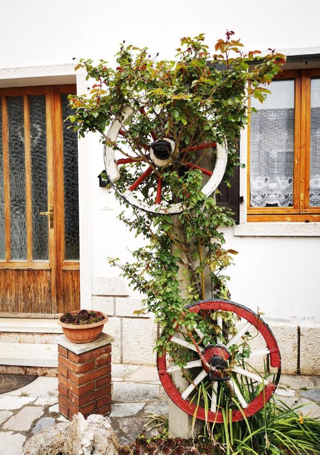 Casa Rustica Con Giardino Villa Caprino Veronese Dış mekan fotoğraf